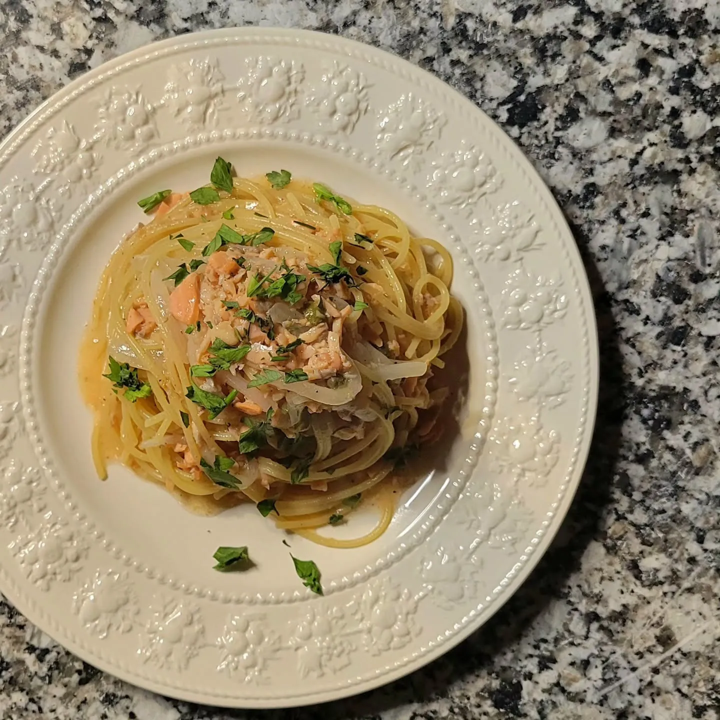 サーモンのパスタはクリーム系よりオイル系が好きです。