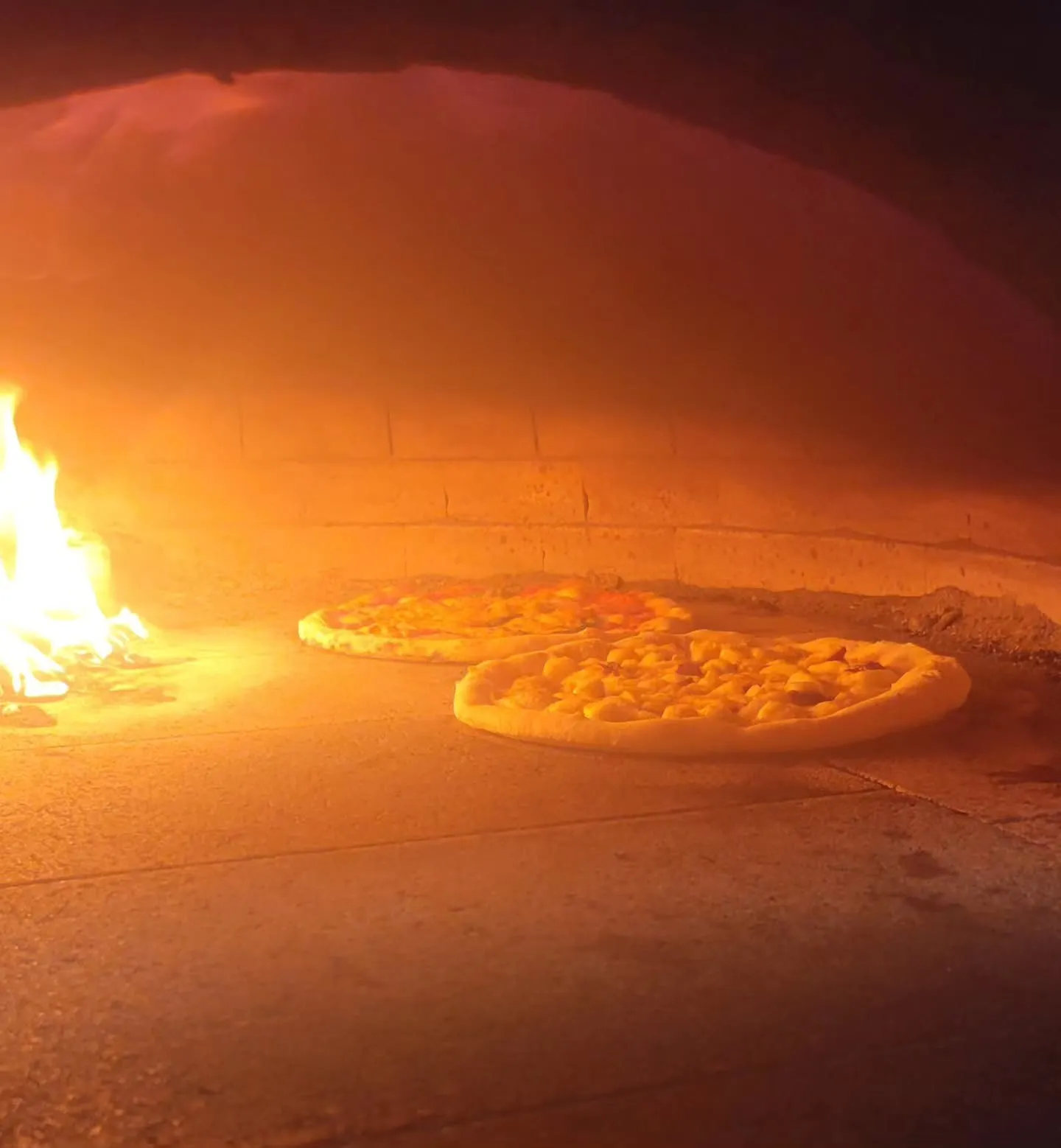 ピザ歴26年、百名店出身シェフの　　　　　　　　　飾らないイ...