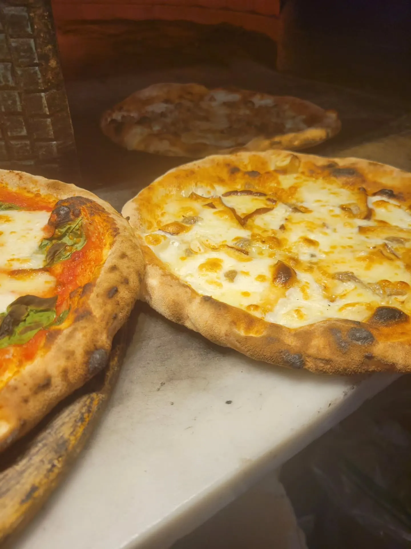 薪窯ピッツァとイタリア料理