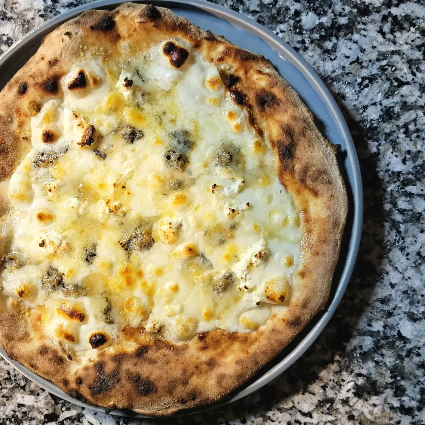 薪窯ピッツァとイタリア料理　　　