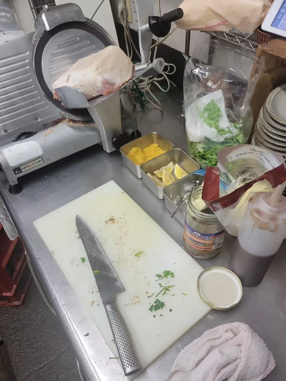 片付けを始めようとした22時過ぎに店内に響く「いらっしゃいま...