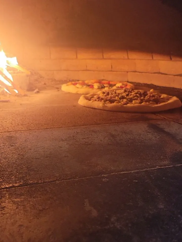 薪窯ピッツァとイタリア料理　　　